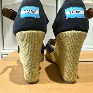 Toms Black Cross Wedges